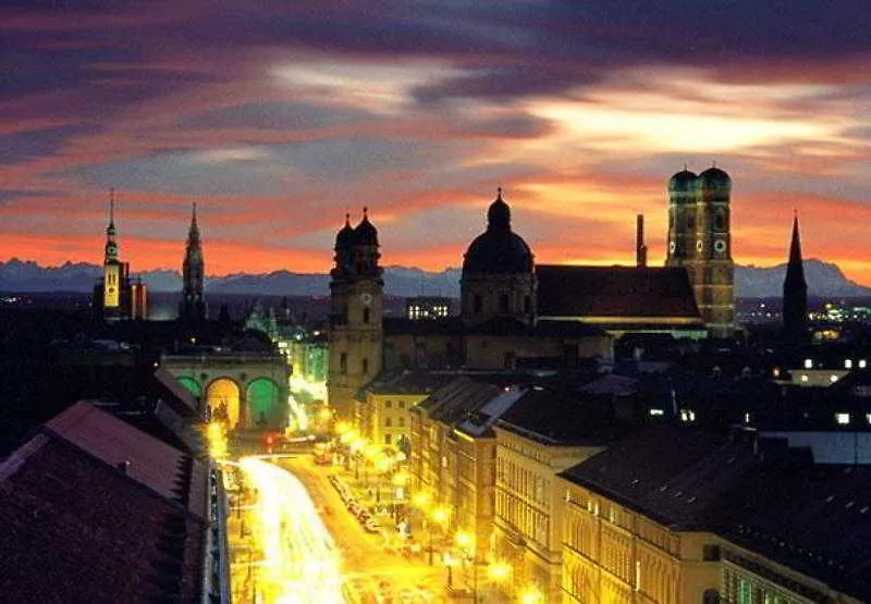 Courtyard By Marriott Munich City Center 4*,